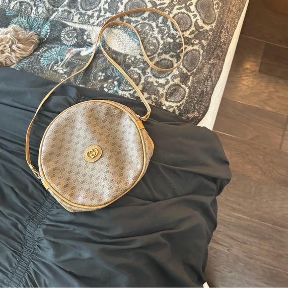 Authentic Vintage Gucci InterlockingGG Monogram Circle Canteen Crossbody Bag - Picture 2 of 13